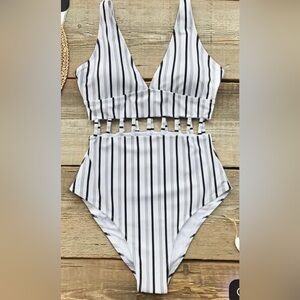 CUPSHE Striped Cutout One-Piece Swimsuit - Black & Off White